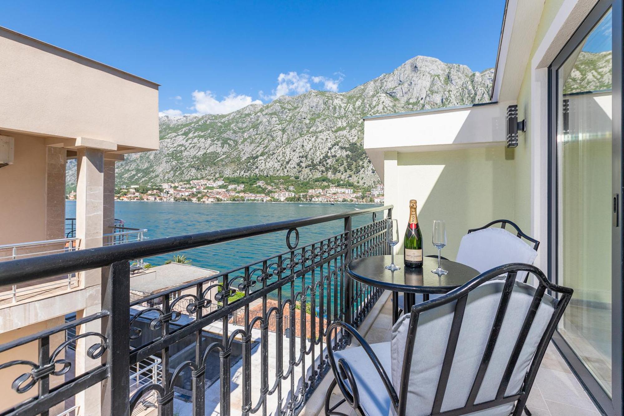 Dekaderon Lux Apartments Kotor Exteriör bild